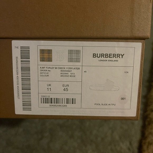 Authentic Burberry slides main image 5